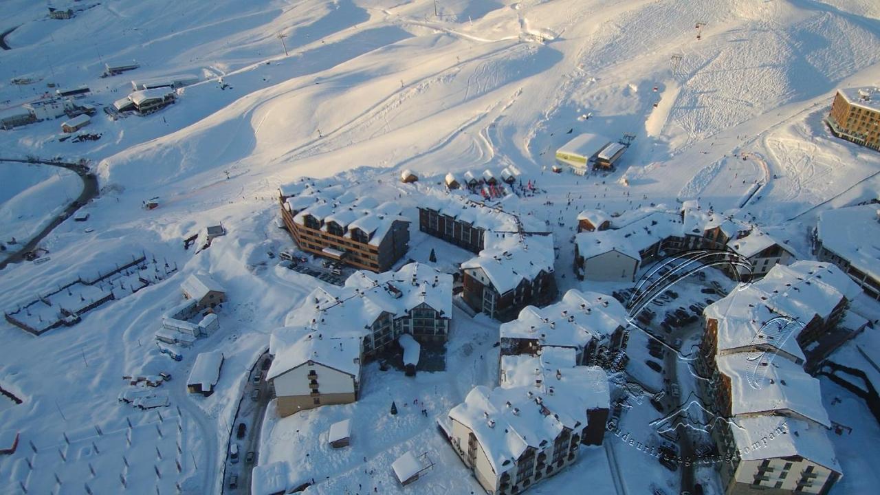 Hostel Near Ski Lift Гудаури Экстерьер фото