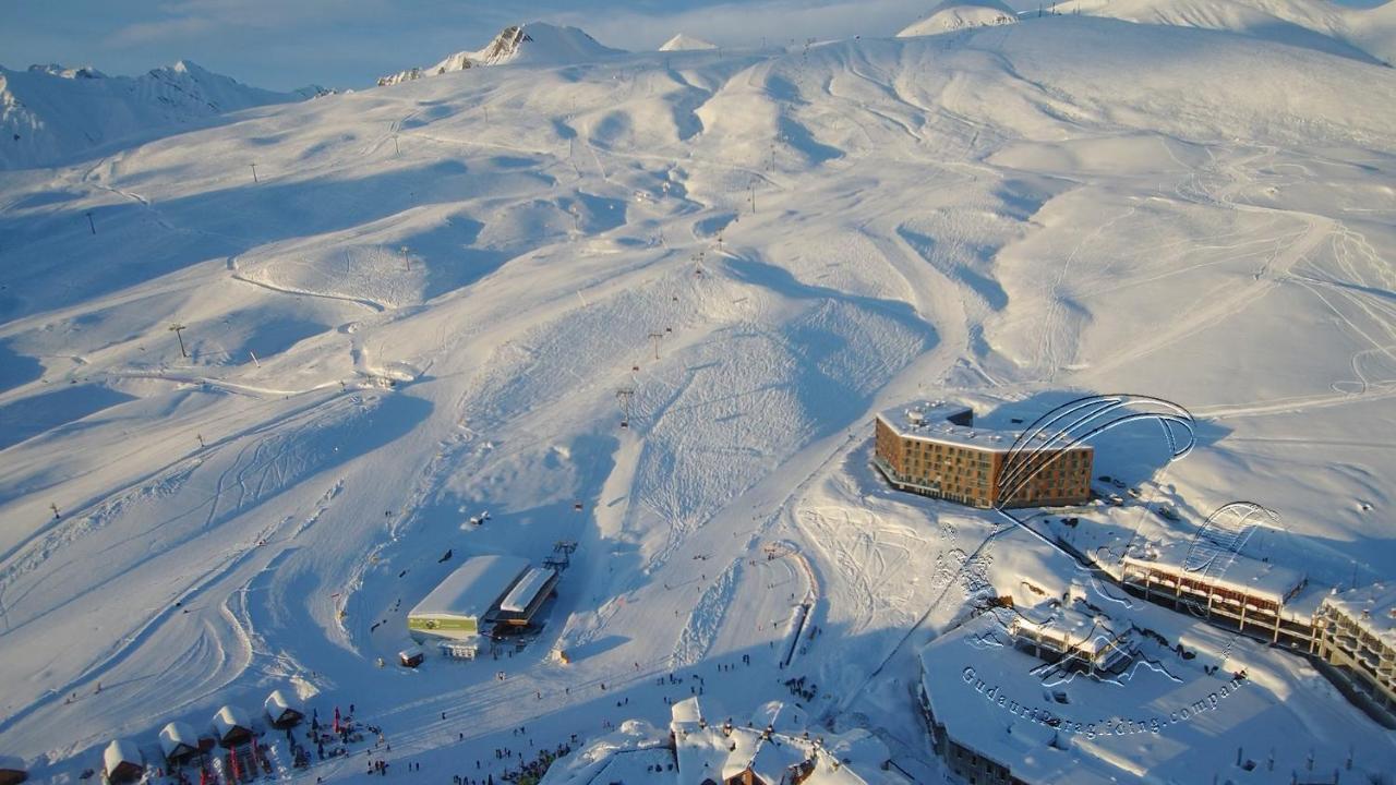 Hostel Near Ski Lift Гудаури Экстерьер фото